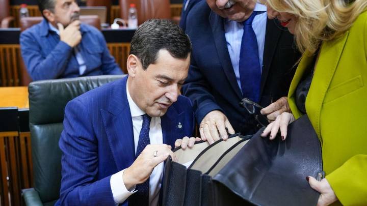 El Gobierno andaluz saca adelante un presupuesto "histórico" frente a una izquierda que los tacha de "bulo"