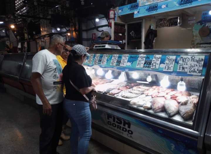 Filet de merluza a $9/Bs.2.097 en el muelle pesquero