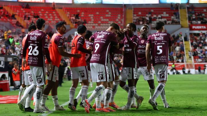 Santos cae por goleada y deja vivo a Necaxa