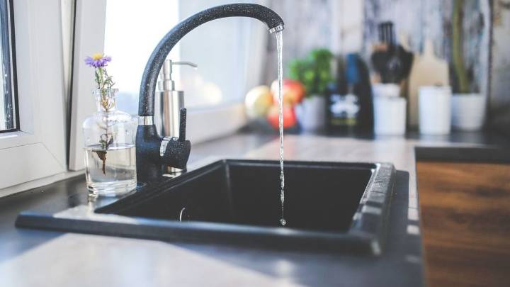 El paso a paso para terminar con los olores fuertes de la cocina