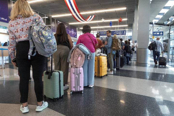 Two Illinois Airports Cutting Flights During Government Shutdown