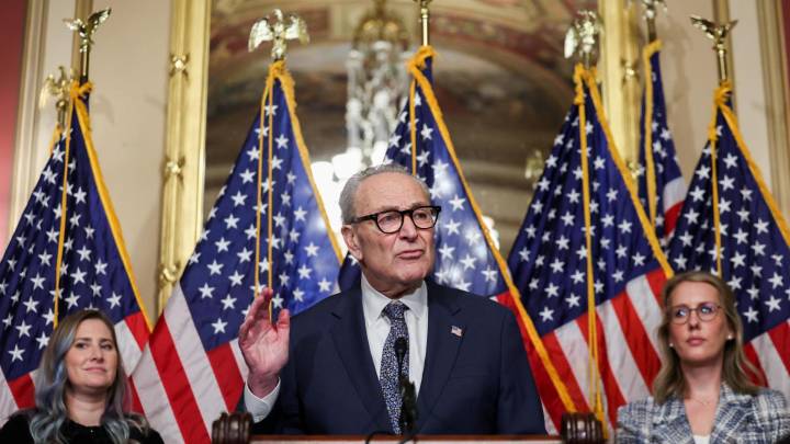 Ocho senadores demócratas rompen la disciplina de voto y abren una nueva crisis en el progresismo estadounidense