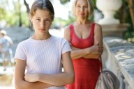 La adolescencia no solo cambia a los hijos: también transforma a quienes los crían