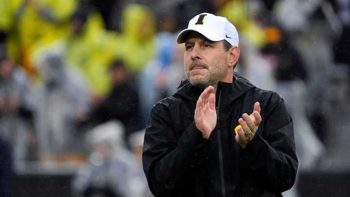 Wide receiver Xavier Stinson commits to Iowa football in 2026 class