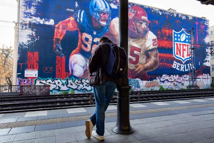 As Falcons arrive in Germany to face Colts, history is everywhere
