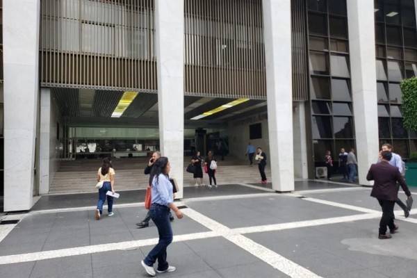 Atienden juzgados 904 delitos al día