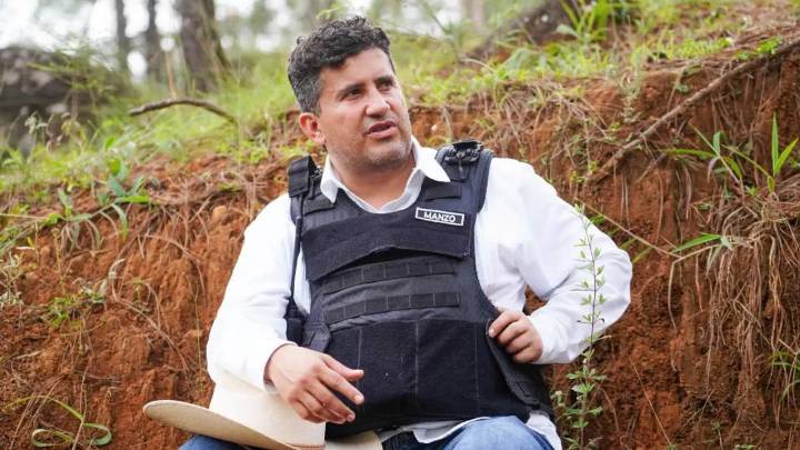 Detienen a 7 escoltas de Carlos Manzo