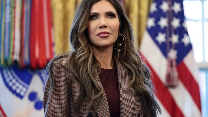 Sospechoso de tiroteo en Washington se radicalizó en EU, según Kristi Noem