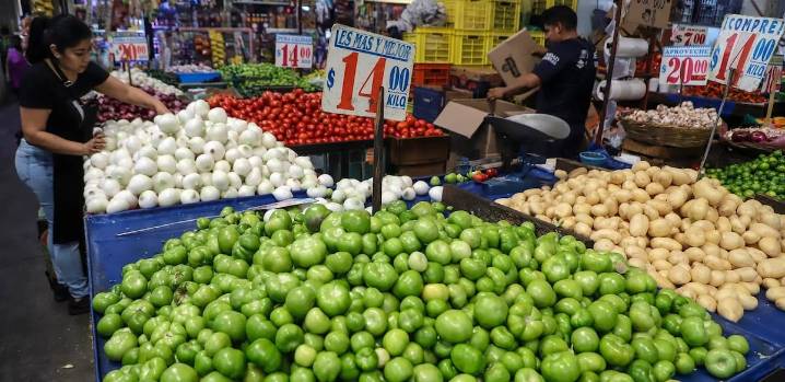 Banxico recorta a 0.3% estimación de crecimiento de la economía para 2025