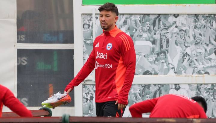 Felipe Loyola insta a los hinchas a apoyar a la Roja en el nuevo proceso y avisa que "de nuestro lado vamos a dar todo"