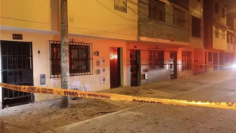 Delincuentes detonaron un potente explosivo en la puerta de una casa de San Juan de Lurigancho