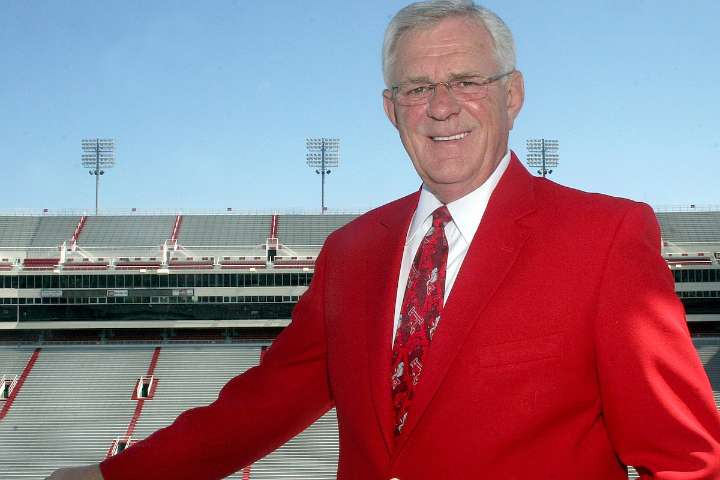 Mike Nail, voice of Arkansas basketball's glory years, dies at 80