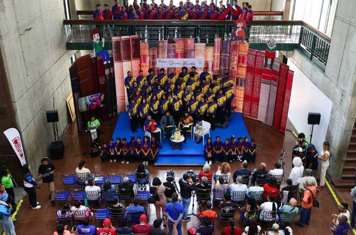 Bautizan "Laureles Dorados" en Feria del Libro de Caracas