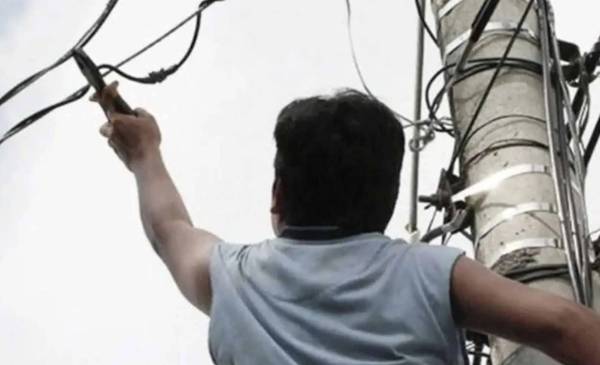 Ladrones roban fibra óptica y dejaron sin internet a una cuadra