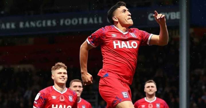 Con un doblete de tiro libre: Marcelino Núñez brilla en la victoria del Ipswich Town en la Championship