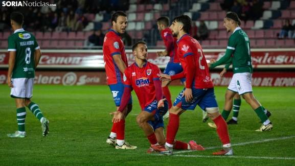 Fotos: Los Pajaritos se quedan helados con la remontada del Coruxo ante el Numancia