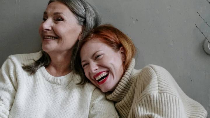 Me senté con mi madre a hablar de sexo después de los 60 y aprendí esto