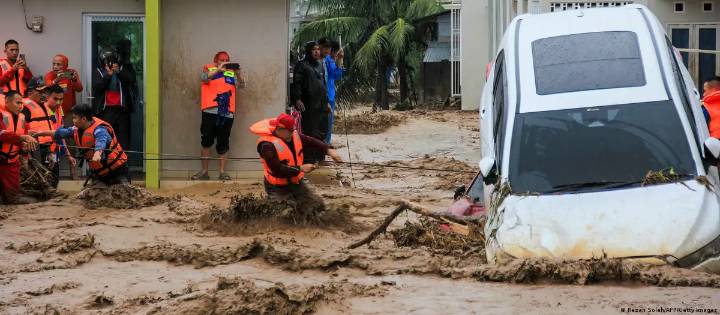 Inundaciones dejan más de 250 muertos y decenas de desaparecidos en Indonesia, Tailandia y Malasia