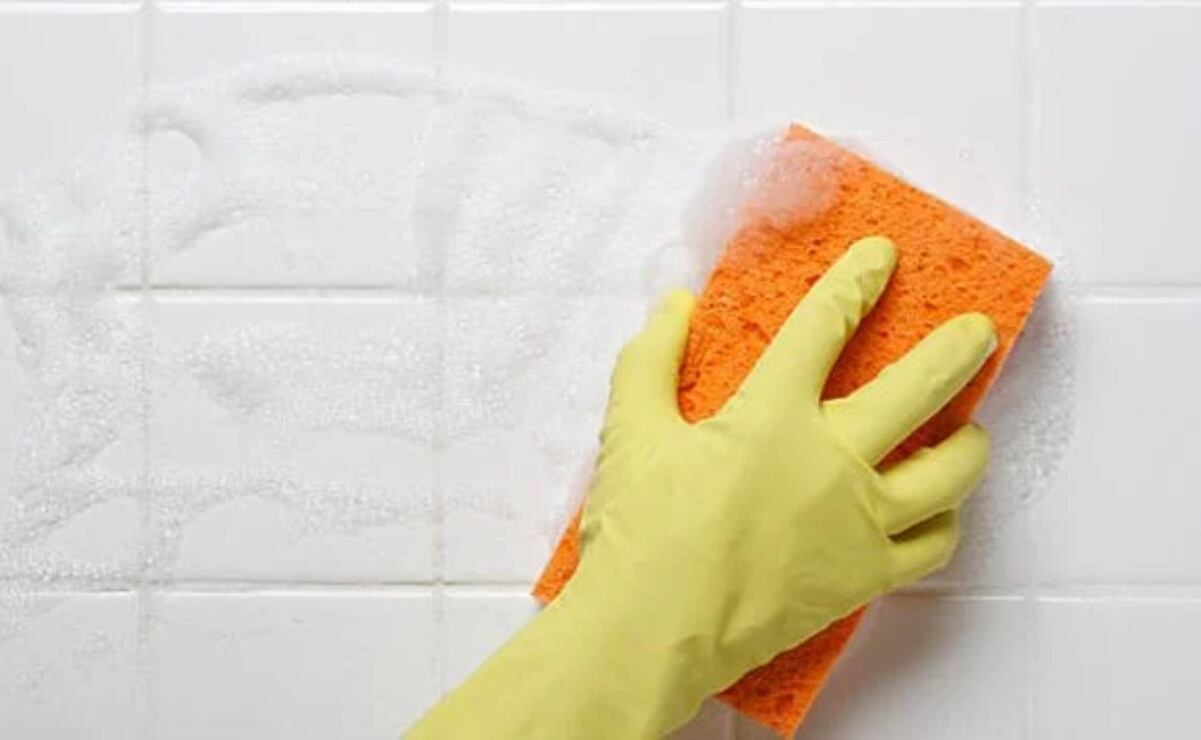 ¿Cómo quitar la suciedad de tus azulejos del baño y dejarlos como nuevos?