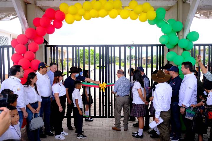 Por fin entregaron el Megacolegio Sagrado Corazón en Paz de Ariporo