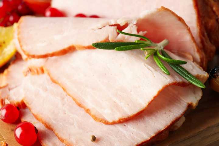 It’s time to decide: turkey or ham, which is the best?