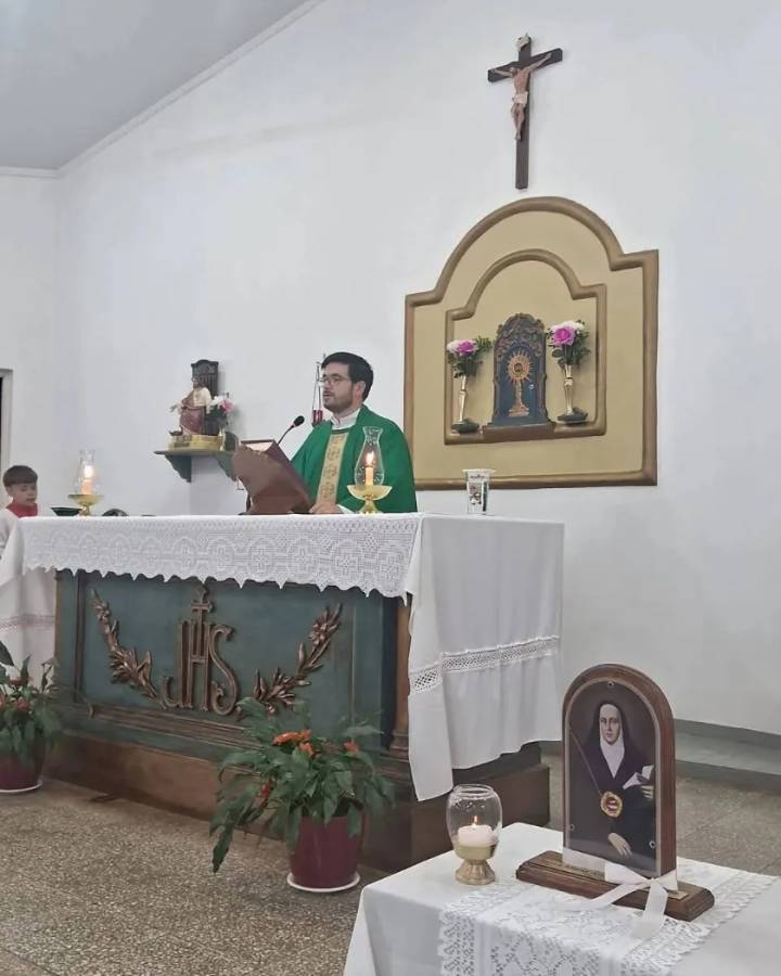 Las reliquias de la primera santa argentina visitaron la Diócesis de Santo Tomé