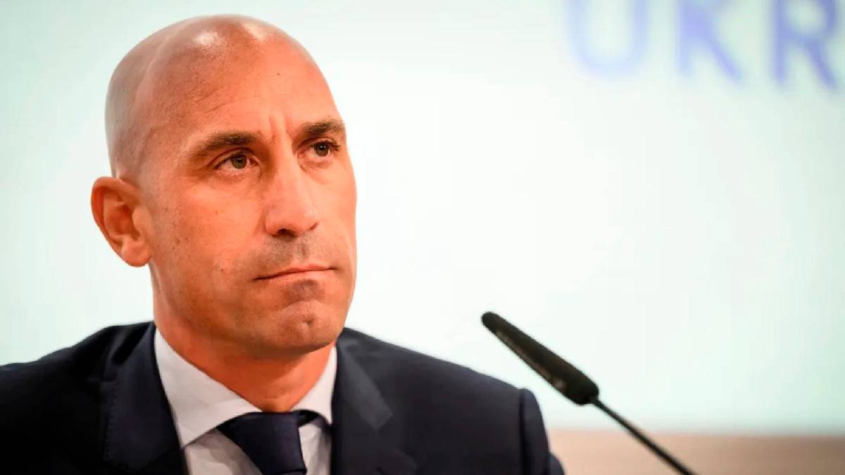 Luis Rubiales reaparece en televisión y se defiende tras beso a Jenni Hermoso: “No le pido perdón, ella me dijo ‘vale’”