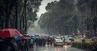 Frente frío 12 provoca lluvias fuertes y evento de “Norte” con rachas de hasta 90 km/h en el sureste de México
