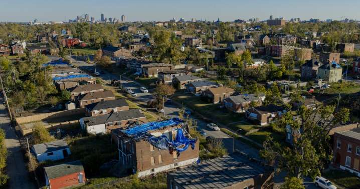 St. Louis homeowners still fighting insurance companies to fix tornado