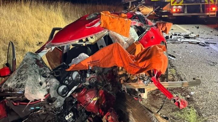 Dos muertos y varios heridos graves en una colisión entre un camión y un coche