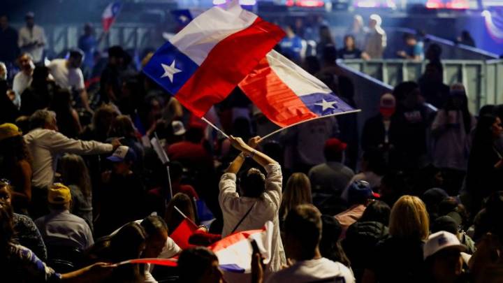 Communist and far-right politicians battle for Chile’s presidency in election dominated by crime and immigration