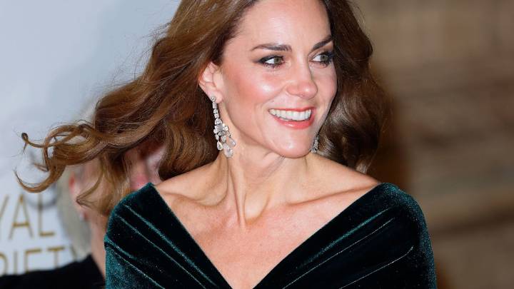 This 'beautiful' £42 M&S velvet dress could pass for Kate Middleton's go