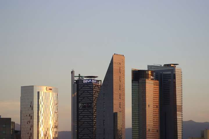 Baja la expectativa de crecimiento económico de México en 2025: Banxico