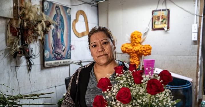 Floristas de la calle Quinta reportan pérdidas tras temporada del Día de Muertos