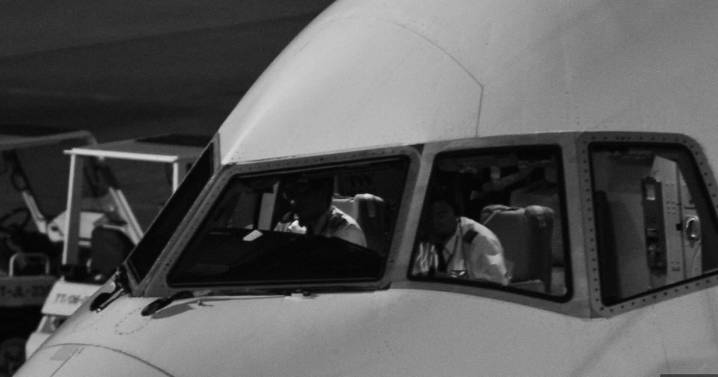 Flight delays persist as government shutdown leads to air traffic controller shortages