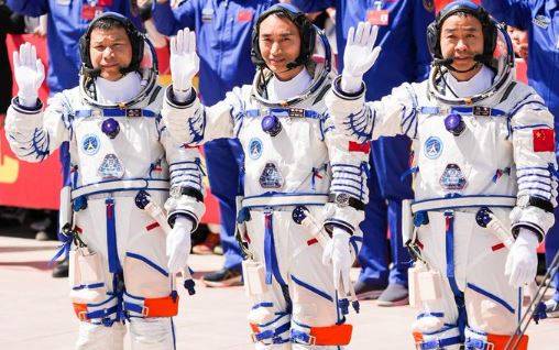 Three astronauts return after spacecraft hit by space debris