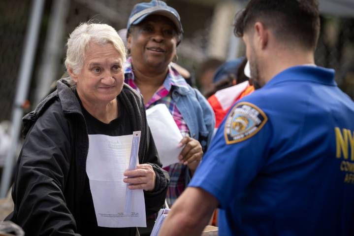 Cerca de la mitad de los adultos mayores de NYC ignora que existen programas municipales para mejorar su calidad de vida