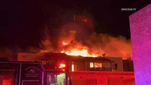 Más de una docena de familias de Rialto se quedaron sin hogar tras incendio en complejo de apartamentos