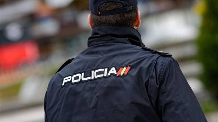 Tirotean un coche y secuestran a su conductor en plena calle en Carabanchel, Madrid