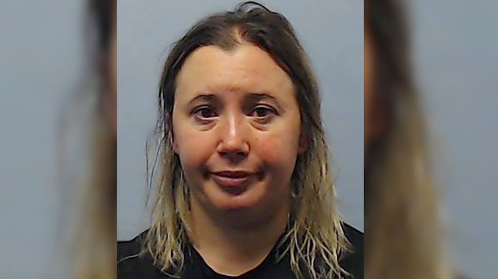 Horror en Estados Unidos: una profesora abusó de un exalumno y fue denunciada por sus vecinos