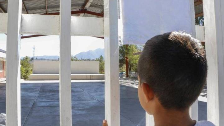 Cierran primaria de Múzquiz tras disputa entre maestros, directivos y padres por presunto acoso laboral