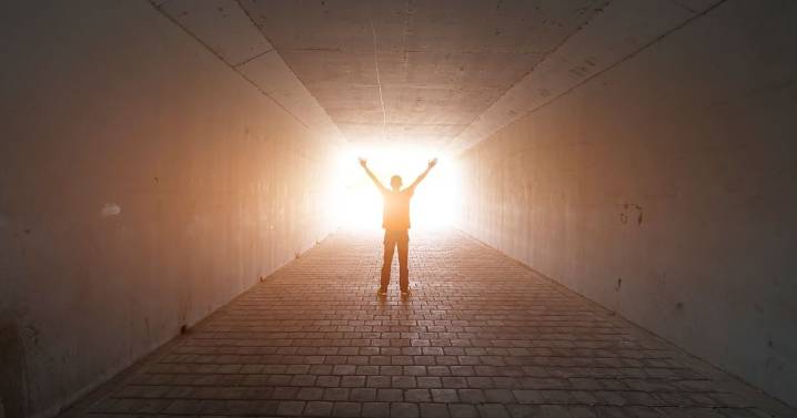 Why so many people see a tunnel of light in a near