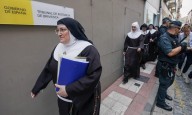 Detenida abadesa de las monjas españolas expulsadas de la Iglesia por vender obras de arte