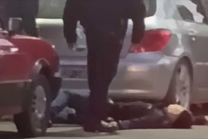 Un joven desmayó a otro con un palazo en la cabeza en una brutal pelea callejera