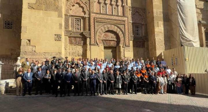 Homenaje al esfuerzo conjunto tras el incendio de la Mezquita-Catedral reconoce a todos los implicados