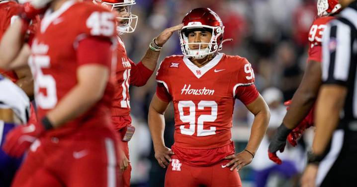 No. 25 Houston misses late field goal in 17