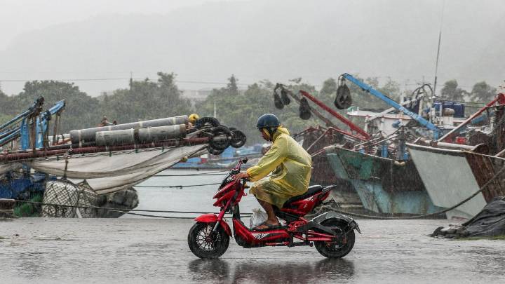 El tifón Fung-wong provoca inundaciones y la evacuación de más de 8.000 personas en Taiwán