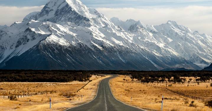 Two climbers fall to their death while climbing New Zealand's highest peak