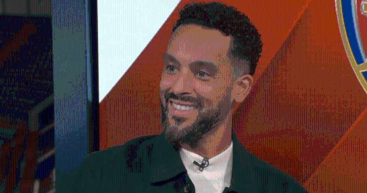 Theo Walcott aims dig at Arsenal star after Chelsea draw: 'He's too nice'