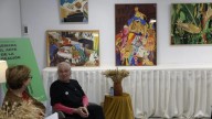 La pintora Mabel Lavandera muestra su obra en la asociación vecinal de Somió
